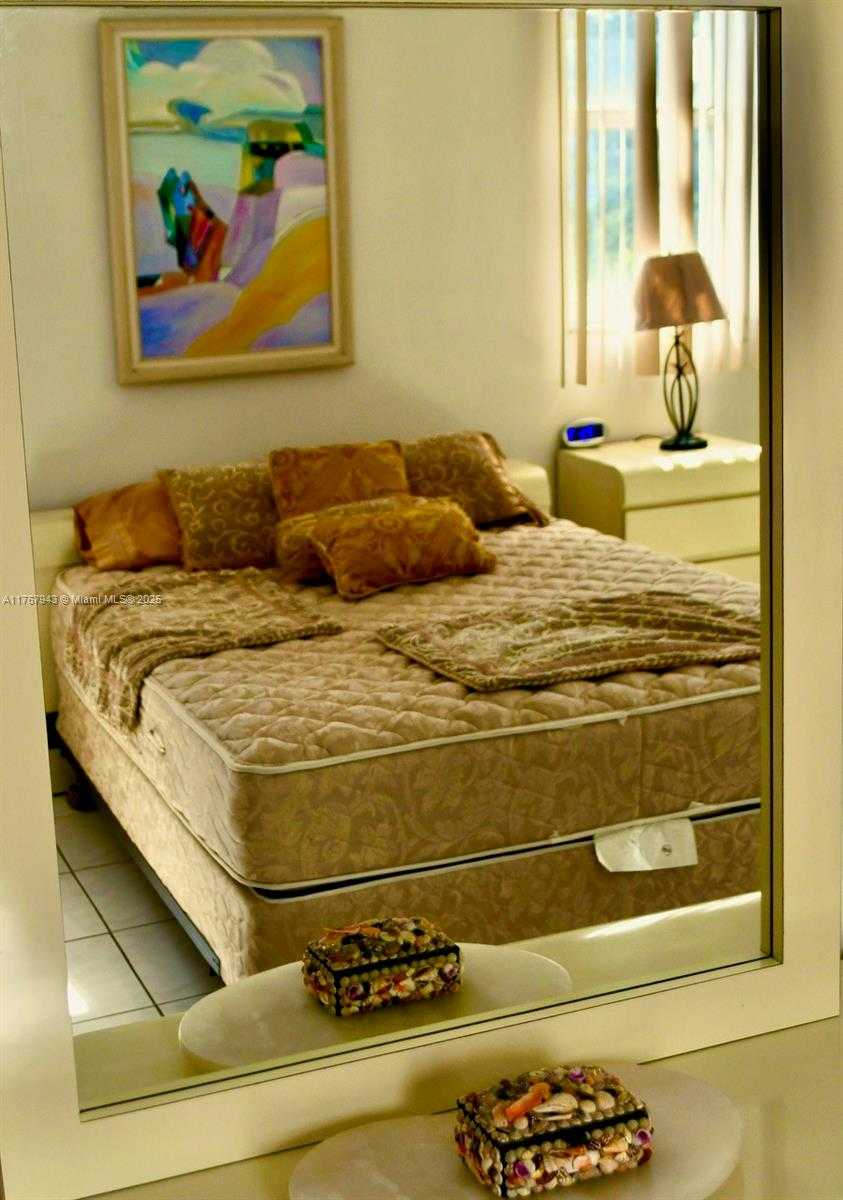 Small Image of 2910 POINT EAST DR #M414, Aventura Number 19
