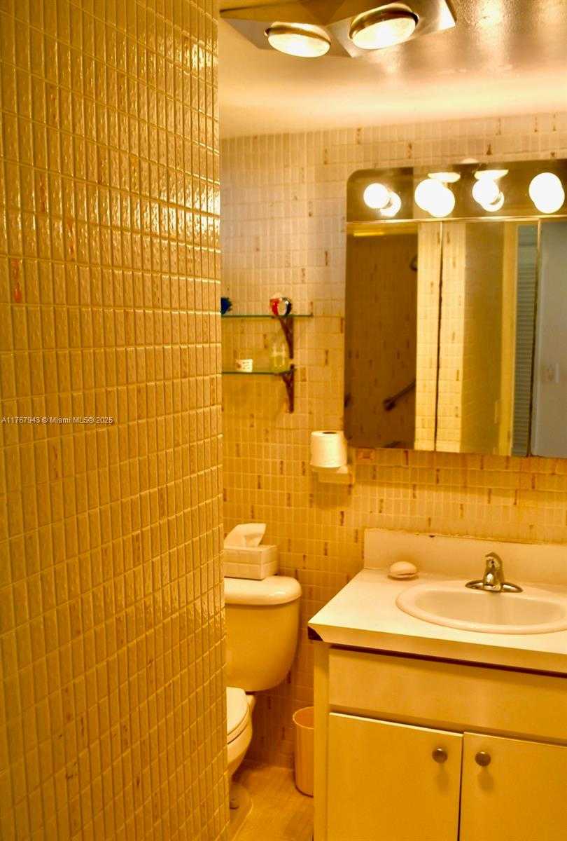 Small Image of 2910 POINT EAST DR #M414, Aventura Number 20