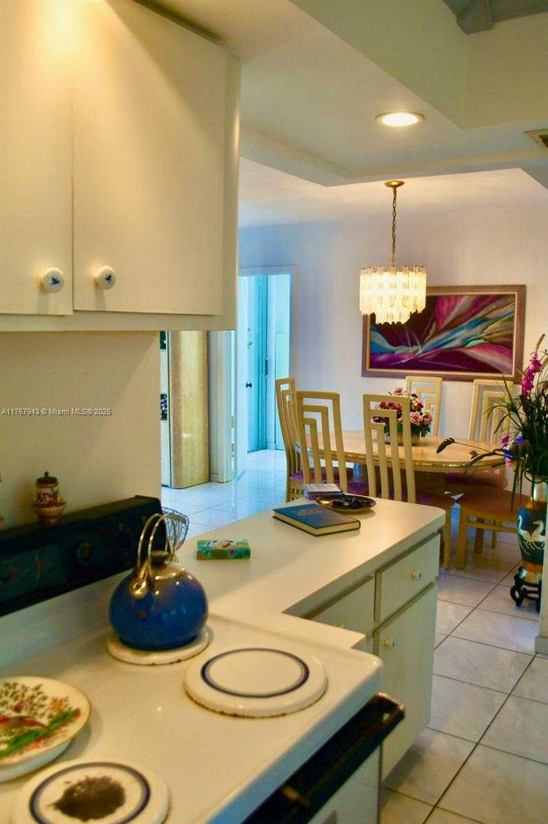 Small Image of 2910 POINT EAST DR #M414, Aventura Number 23