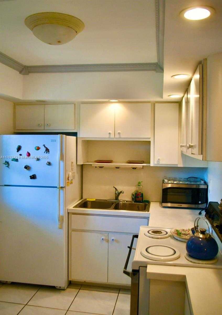Small Image of 2910 POINT EAST DR #M414, Aventura Number 25