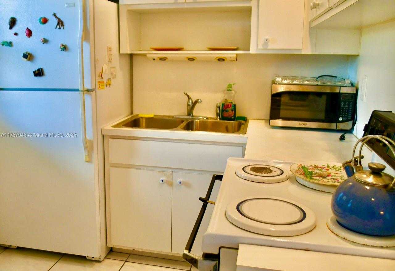 Small Image of 2910 POINT EAST DR #M414, Aventura Number 26