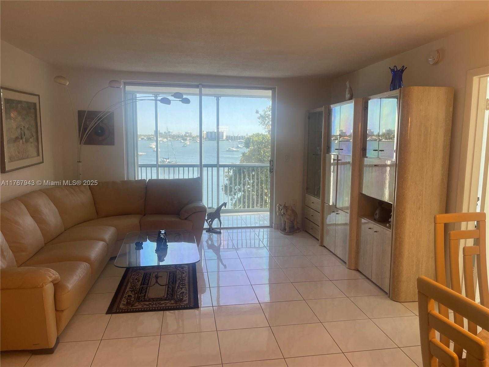 Small Image of 2910 POINT EAST DR #M414, Aventura Number 5