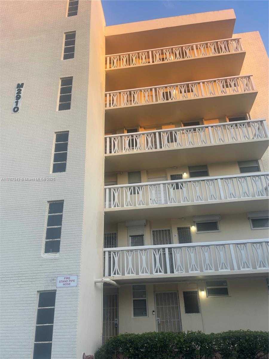 Small Image of 2910 POINT EAST DR #M414, Aventura Number 51