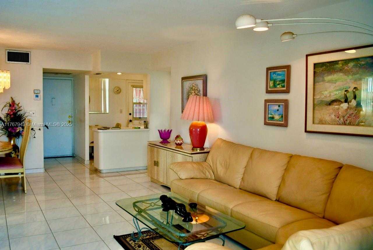 Small Image of 2910 POINT EAST DR #M414, Aventura Number 6