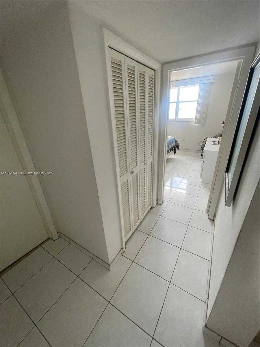 Small Image of 2910 POINT EAST DR #M414, Aventura Number 63