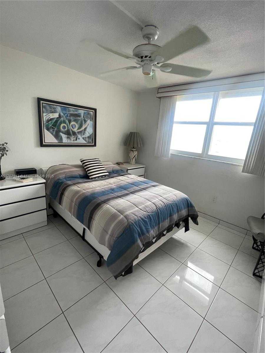 Small Image of 2910 POINT EAST DR #M414, Aventura Number 64