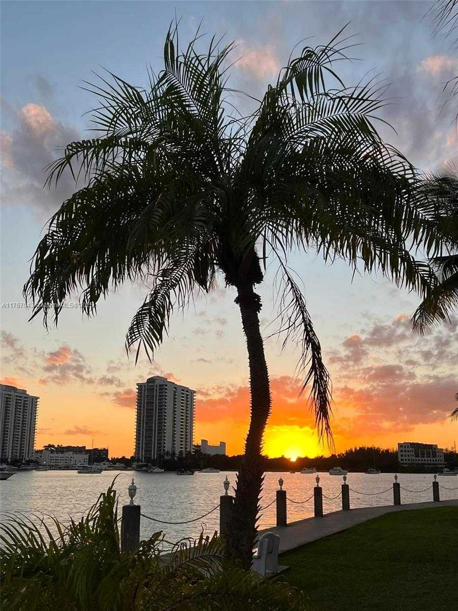 Small Image of 2910 POINT EAST DR #M414, Aventura Number 66