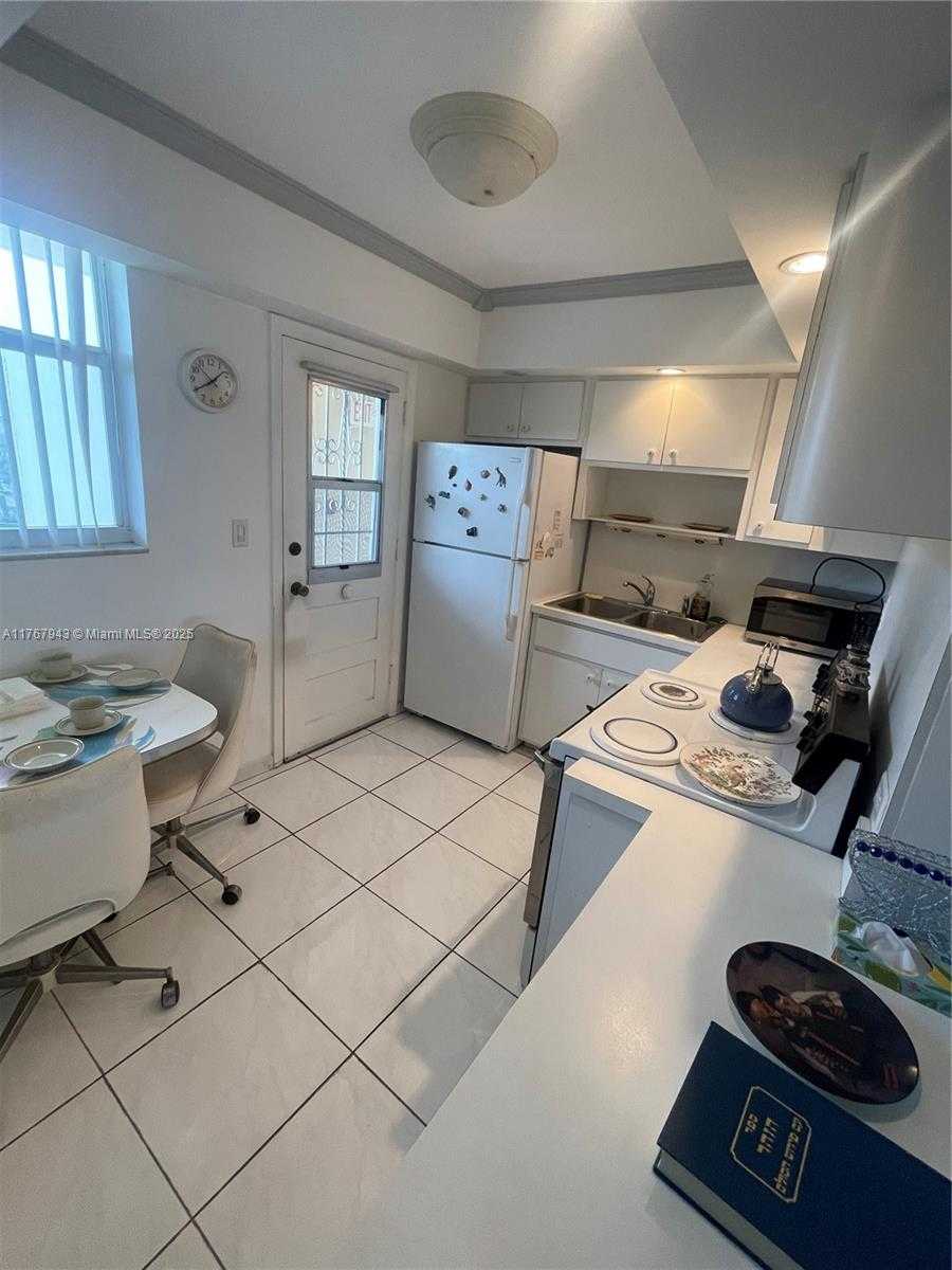 Small Image of 2910 POINT EAST DR #M414, Aventura Number 68