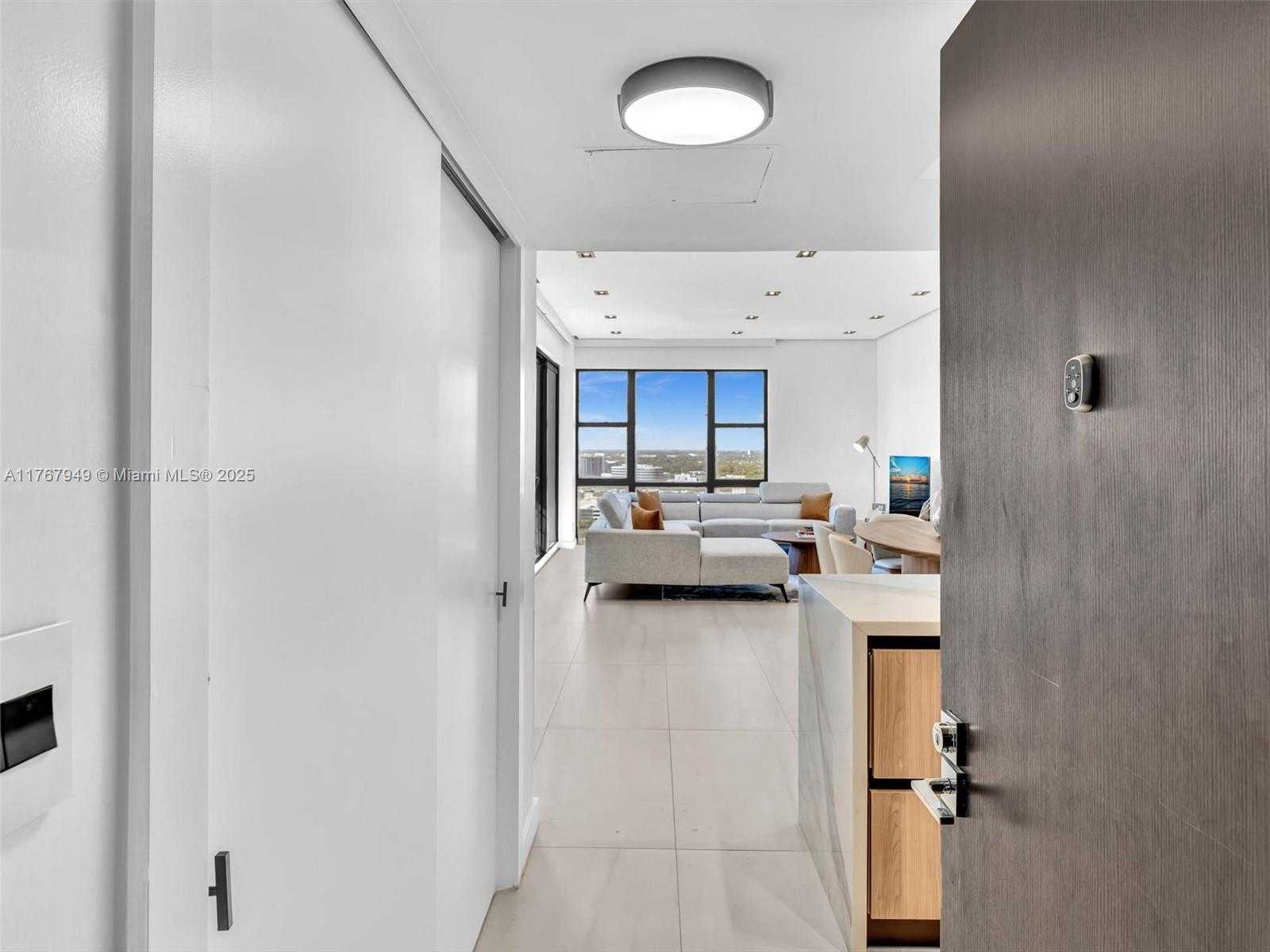Small Image of 20301 WEST COUNTRY CLUB DR #PH29, Aventura Number 2