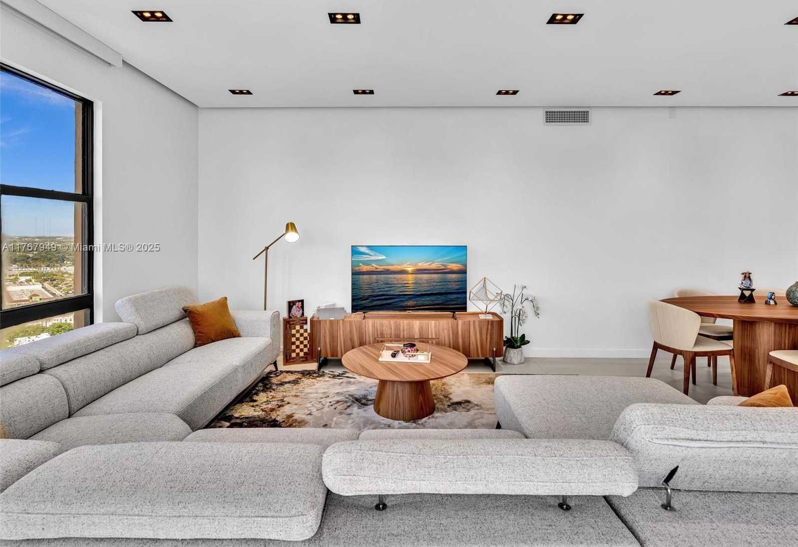 Small Image of 20301 WEST COUNTRY CLUB DR #PH29, Aventura Number 27