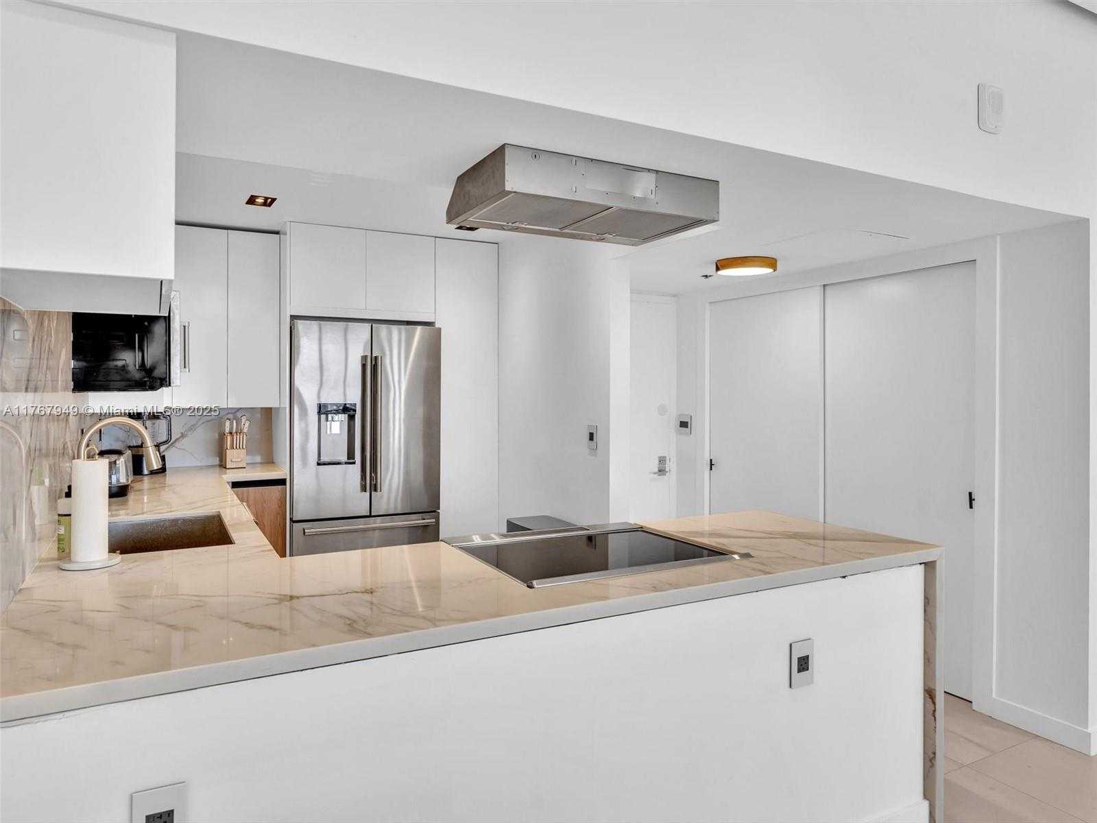 Small Image of 20301 WEST COUNTRY CLUB DR #PH29, Aventura Number 29