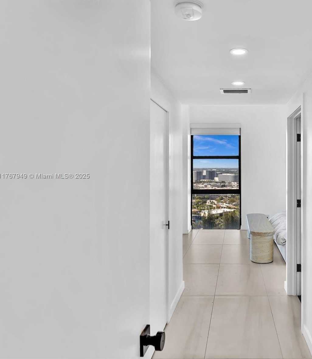 Small Image of 20301 WEST COUNTRY CLUB DR #PH29, Aventura Number 31
