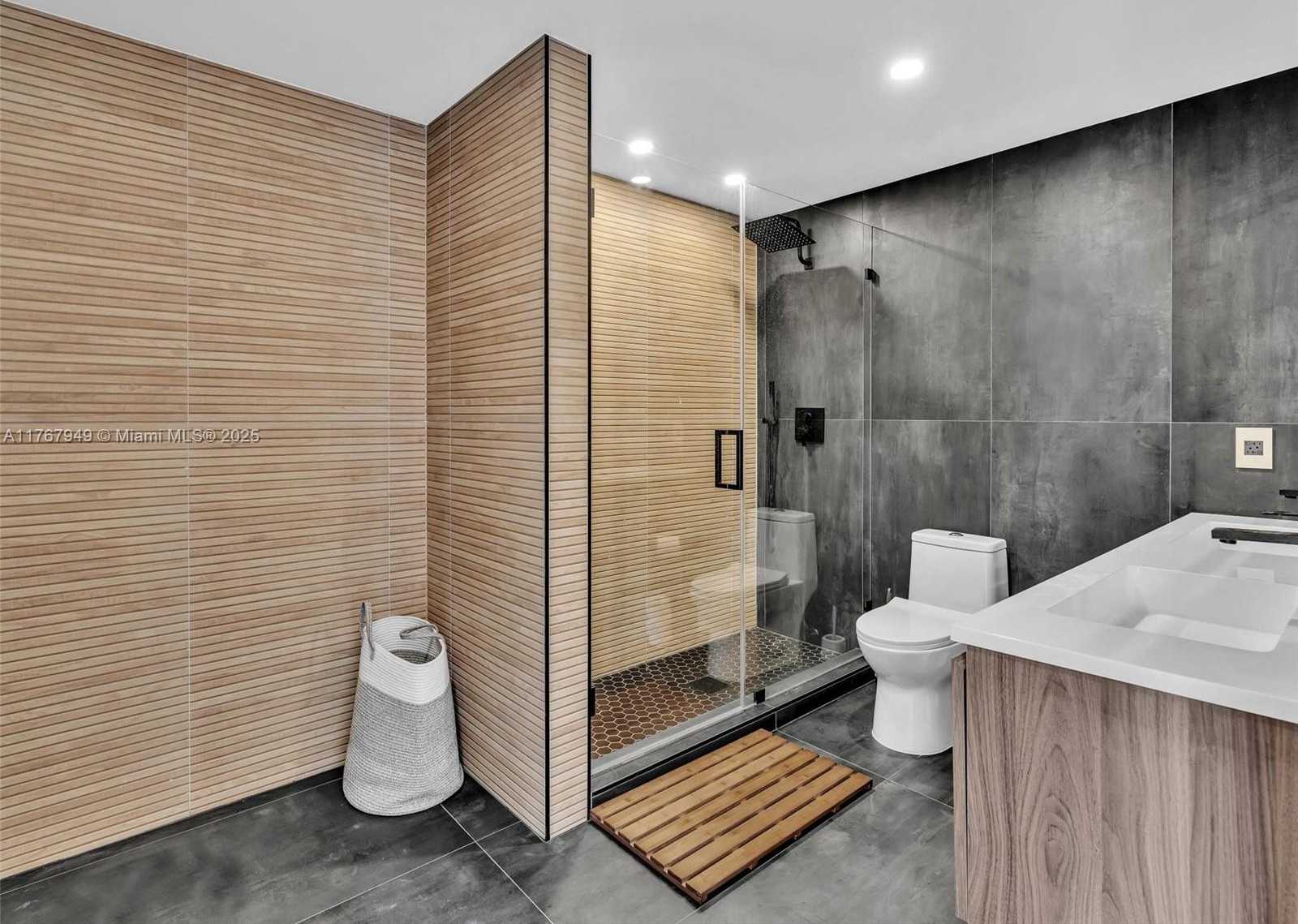 Small Image of 20301 WEST COUNTRY CLUB DR #PH29, Aventura Number 35