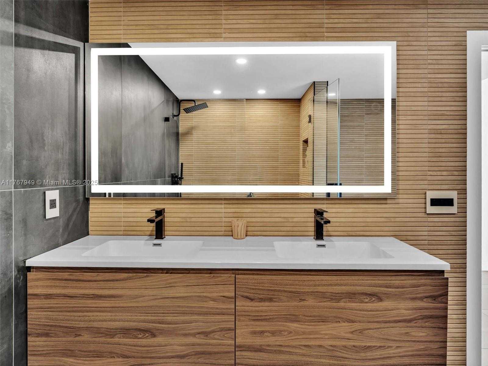 Small Image of 20301 WEST COUNTRY CLUB DR #PH29, Aventura Number 37