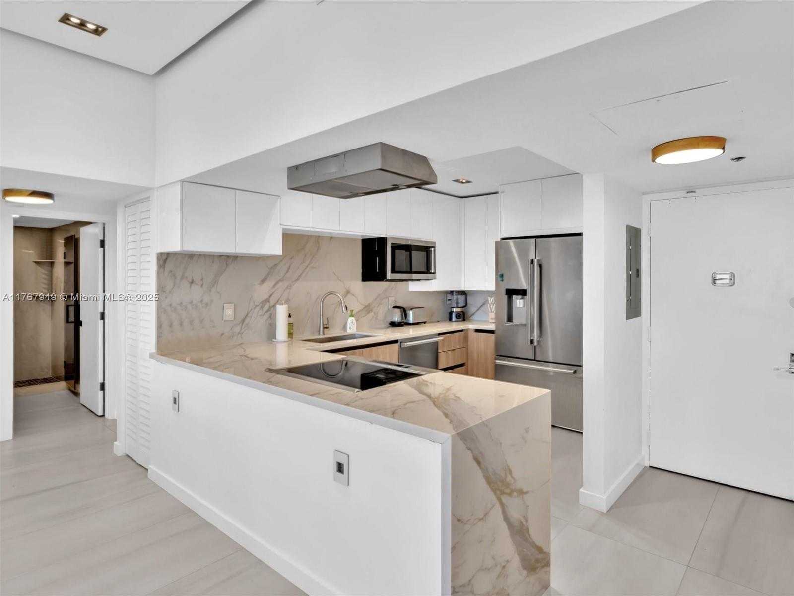 Small Image of 20301 WEST COUNTRY CLUB DR #PH29, Aventura Number 5