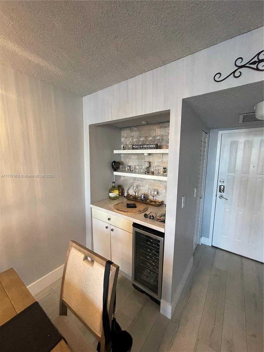 Small Image of 200 LESLIE DR #622, Hallandale Beach Number 14