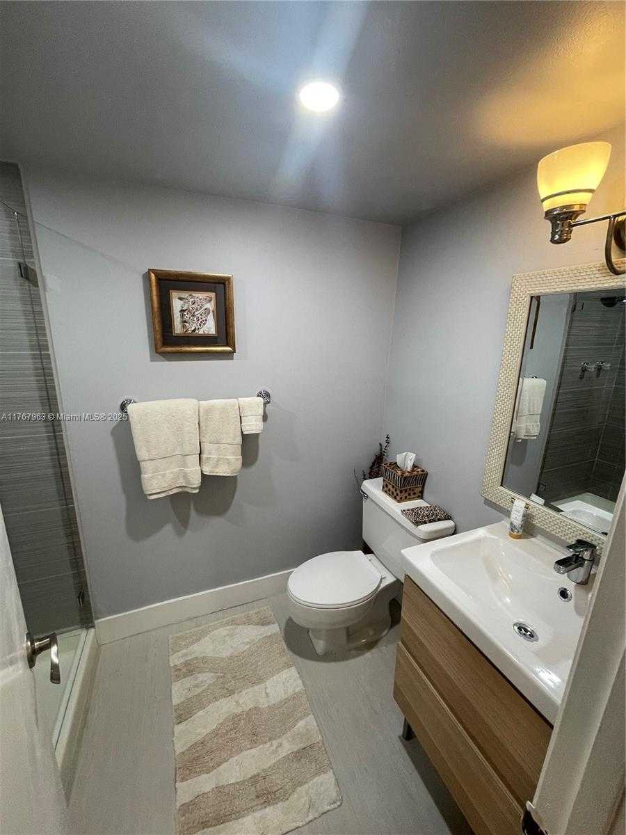 Small Image of 200 LESLIE DR #622, Hallandale Beach Number 15