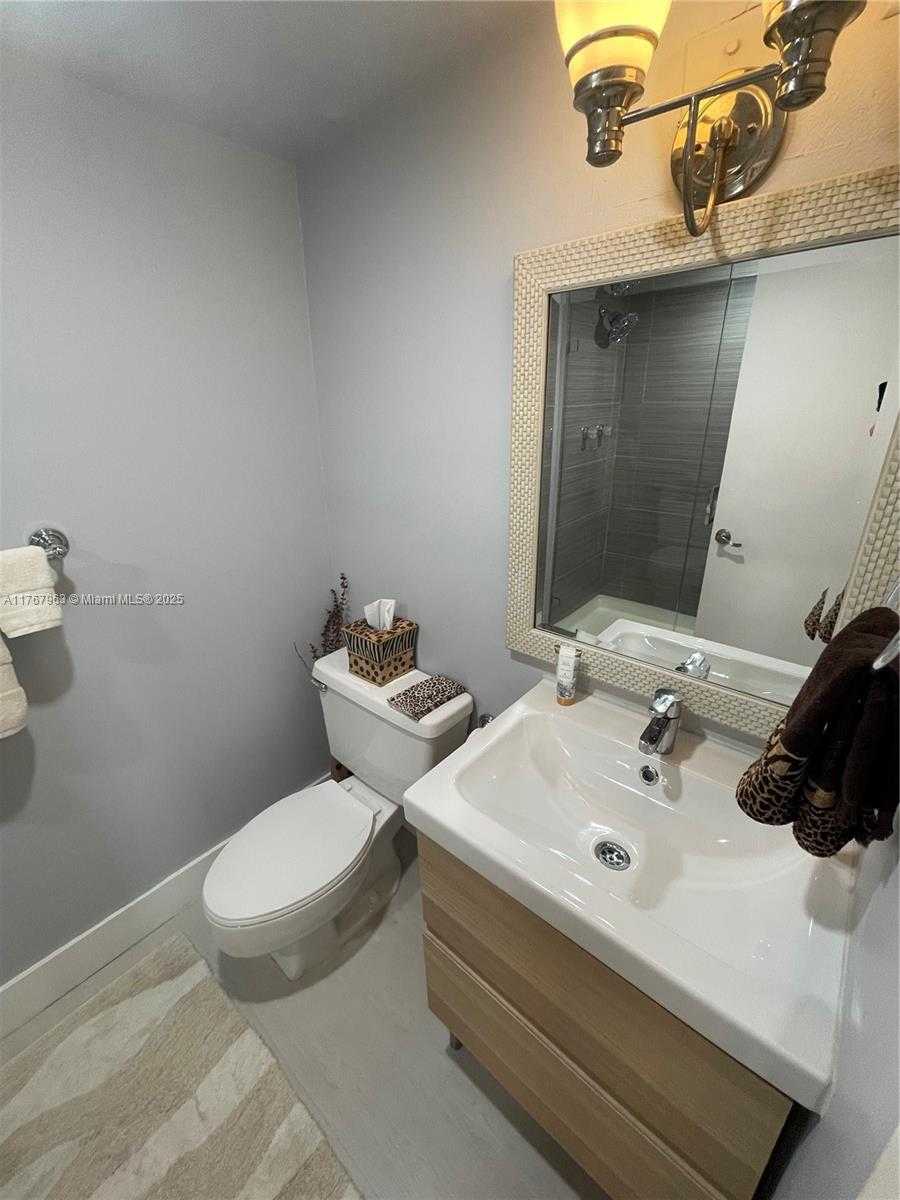 Small Image of 200 LESLIE DR #622, Hallandale Beach Number 16
