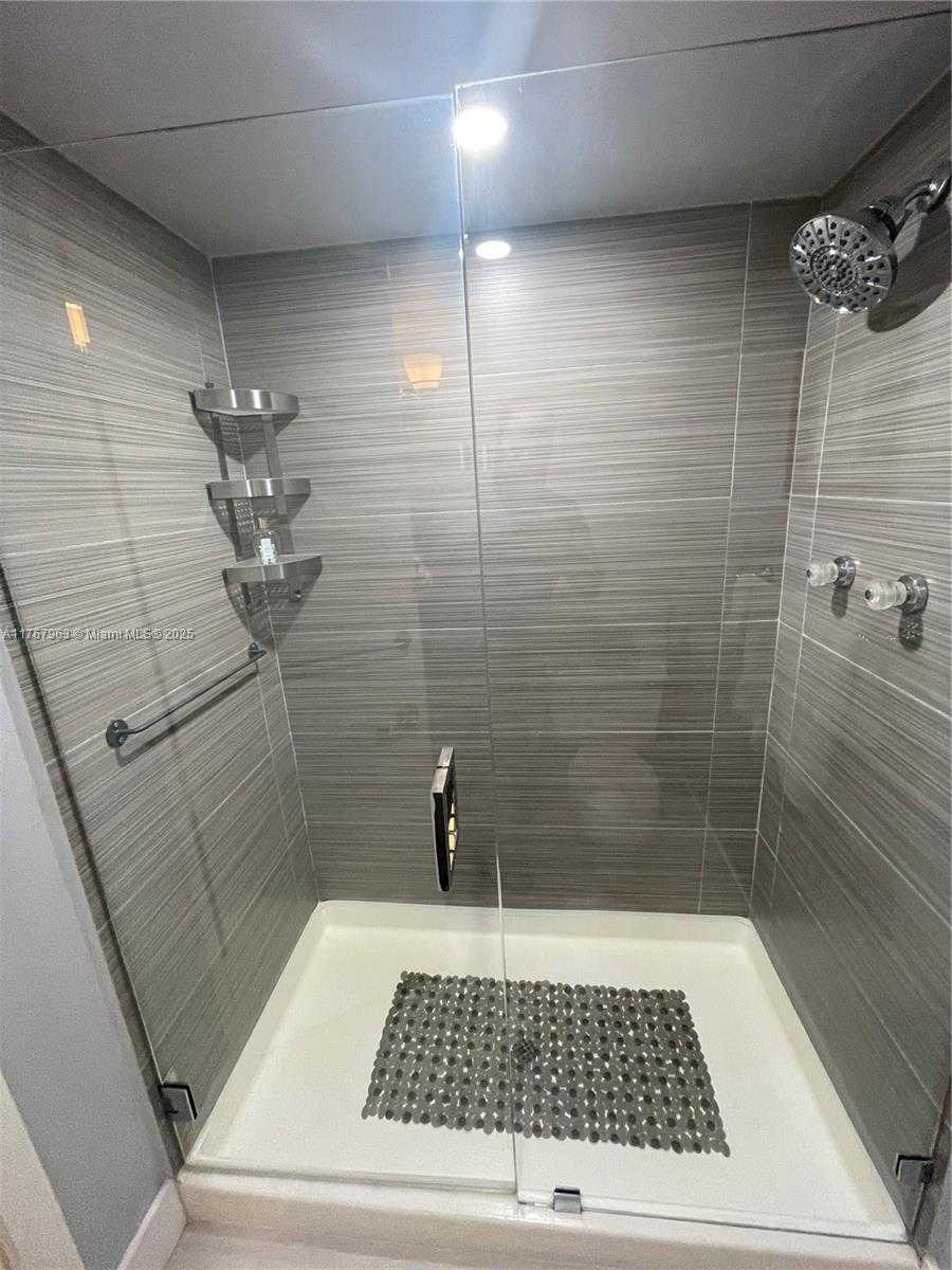Small Image of 200 LESLIE DR #622, Hallandale Beach Number 17