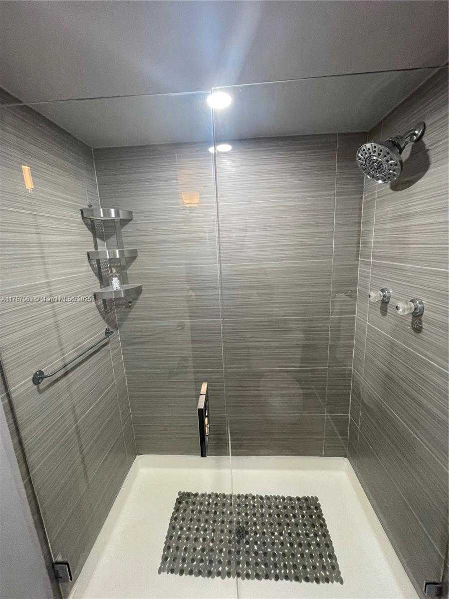 Small Image of 200 LESLIE DR #622, Hallandale Beach Number 18
