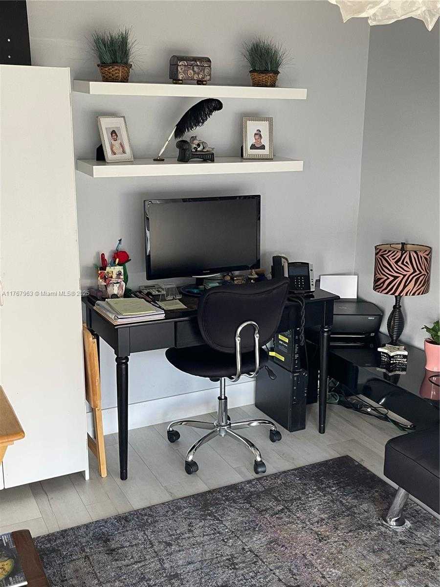 Small Image of 200 LESLIE DR #622, Hallandale Beach Number 4
