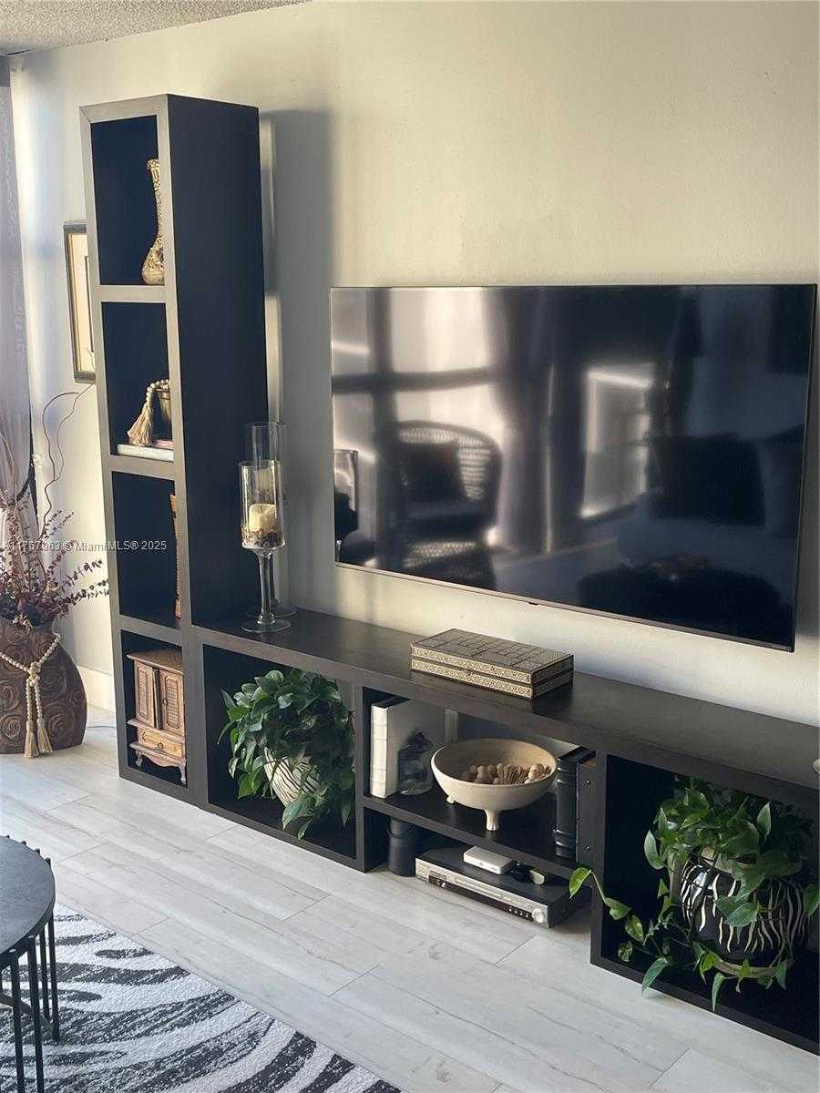 Small Image of 200 LESLIE DR #622, Hallandale Beach Number 7