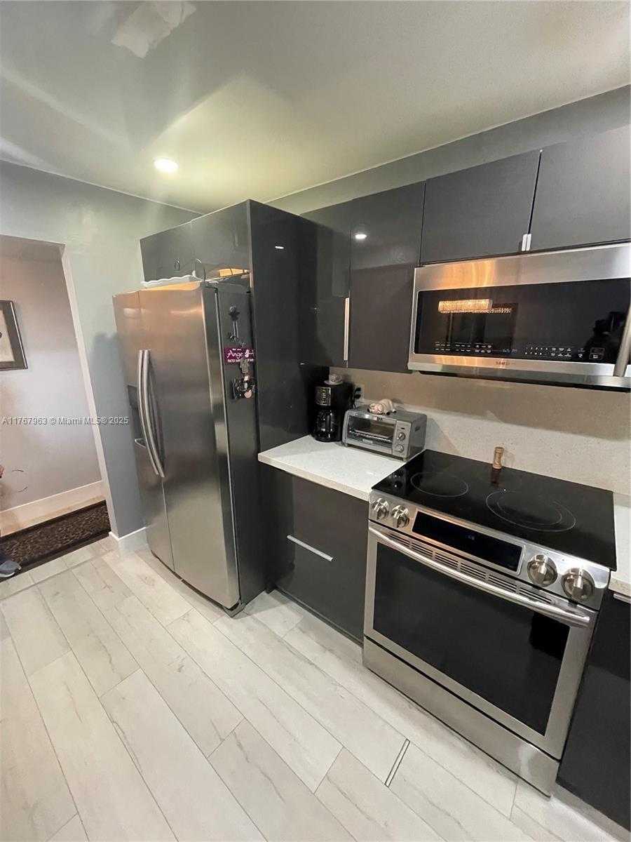 Small Image of 200 LESLIE DR #622, Hallandale Beach Number 9