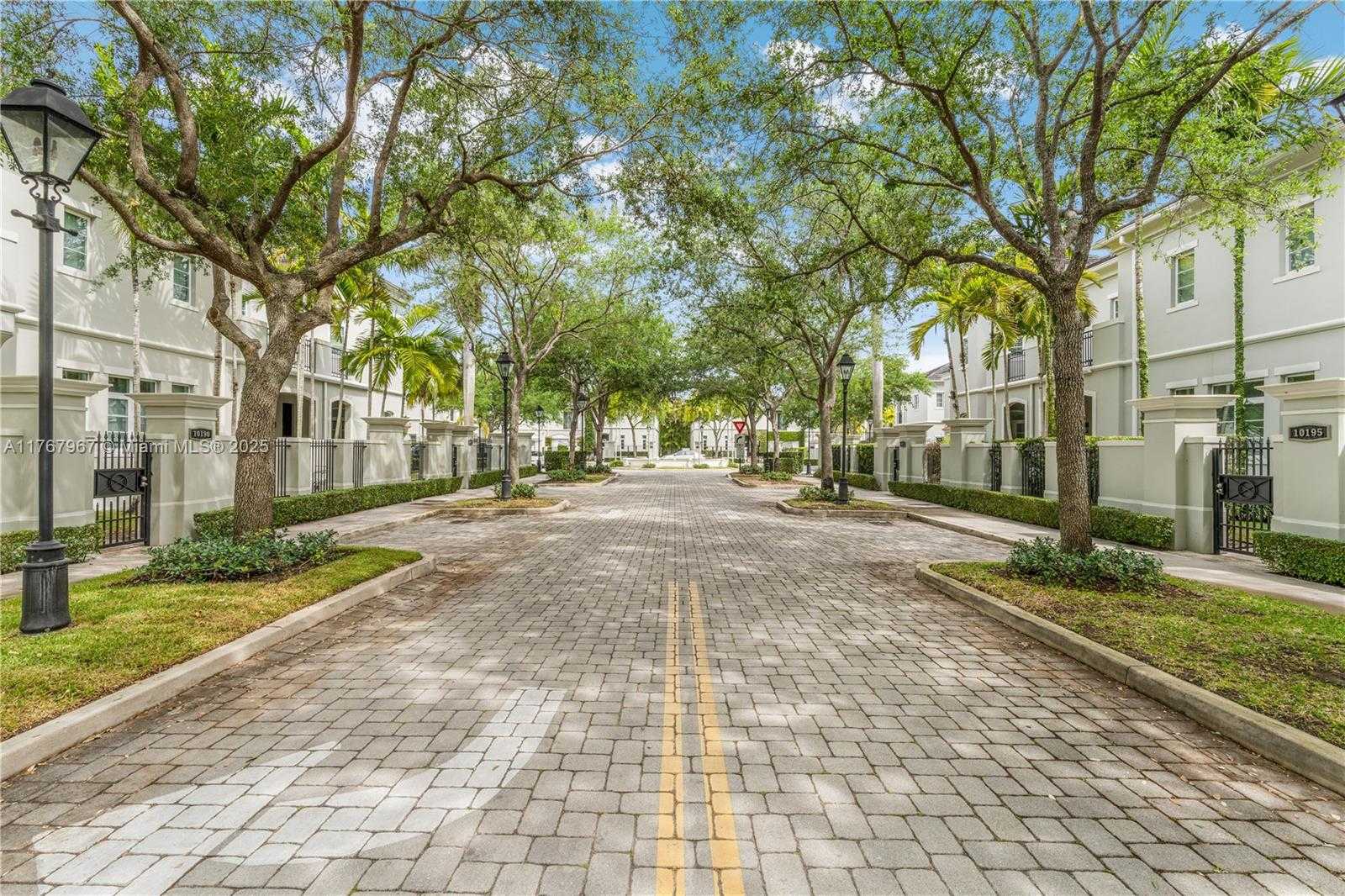 Small Image of 10155 SOUTH WEST 75TH PL, Pinecrest Number 52