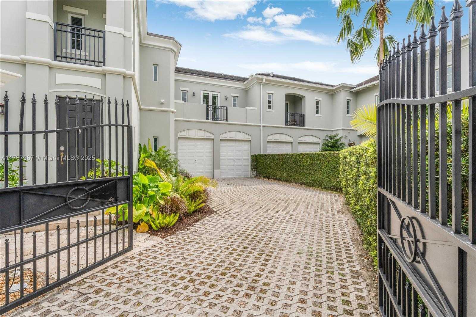 Small Image of 10155 SOUTH WEST 75TH PL, Pinecrest Number 58