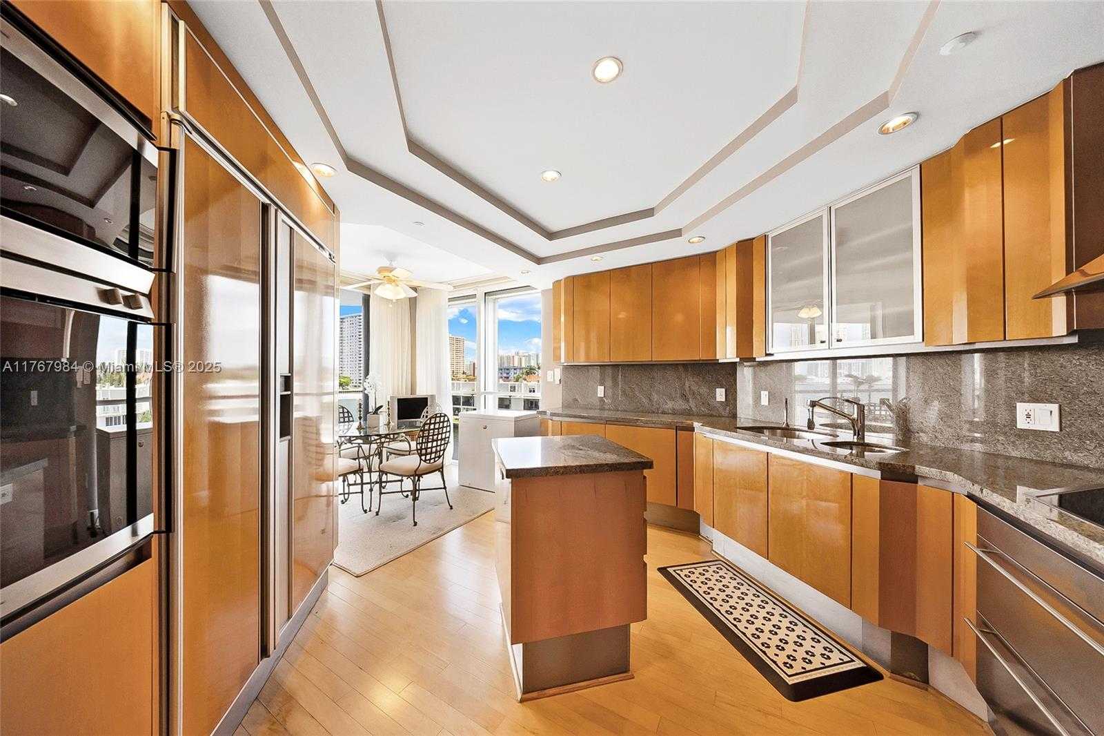 Small Image of 2600 ISLAND BLVD #301, Aventura Number 7