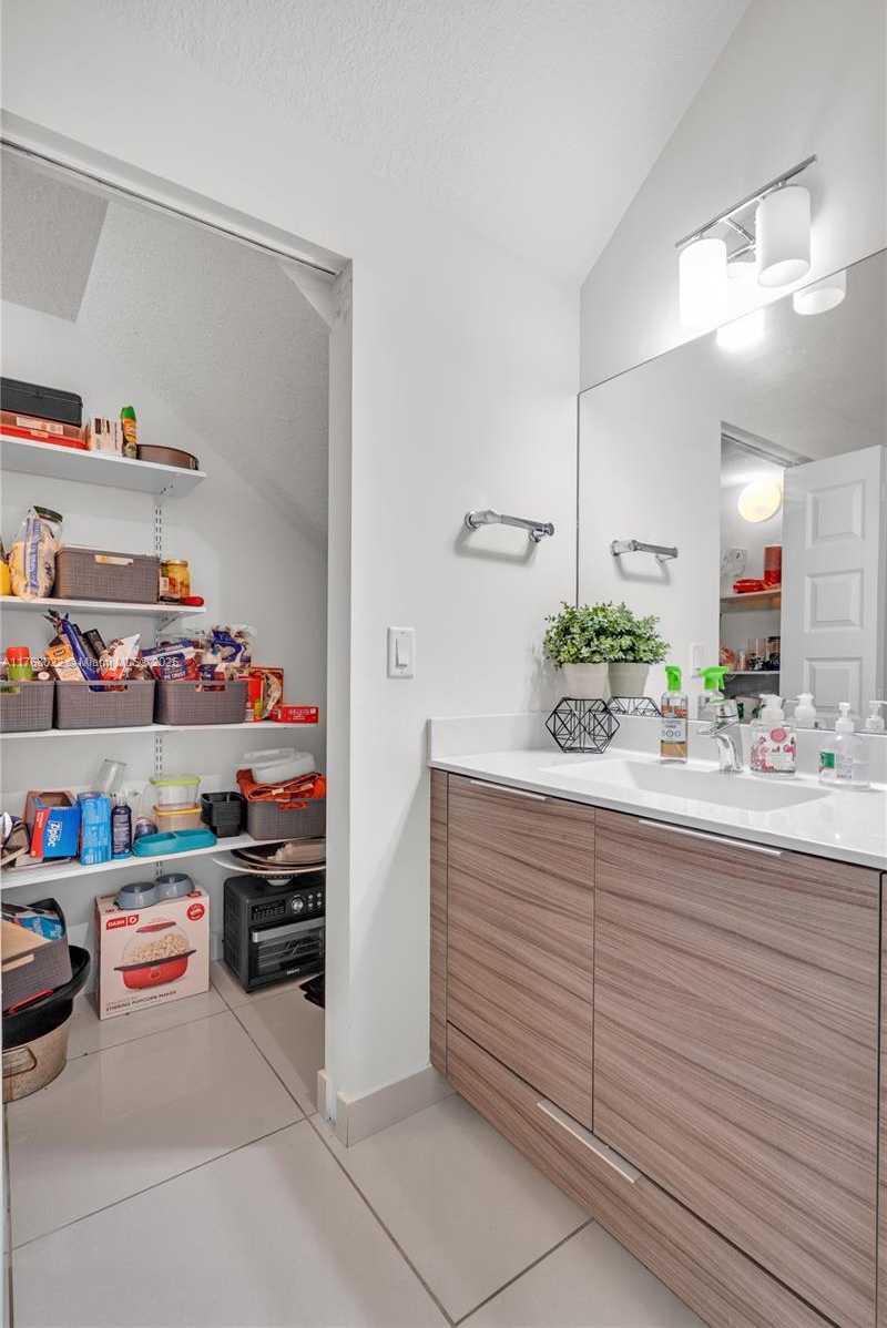 Small Image of 15780 NORTH WEST 91ST CT #15780, Miami Lakes Number 13
