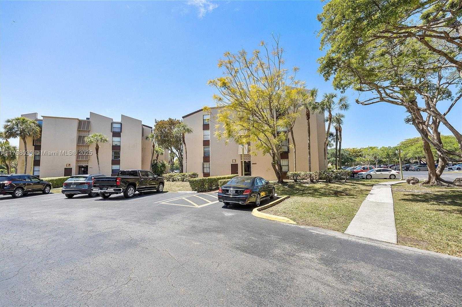 Small Image of 14601 NORTH KENDALL DR #206K, Miami Number 30