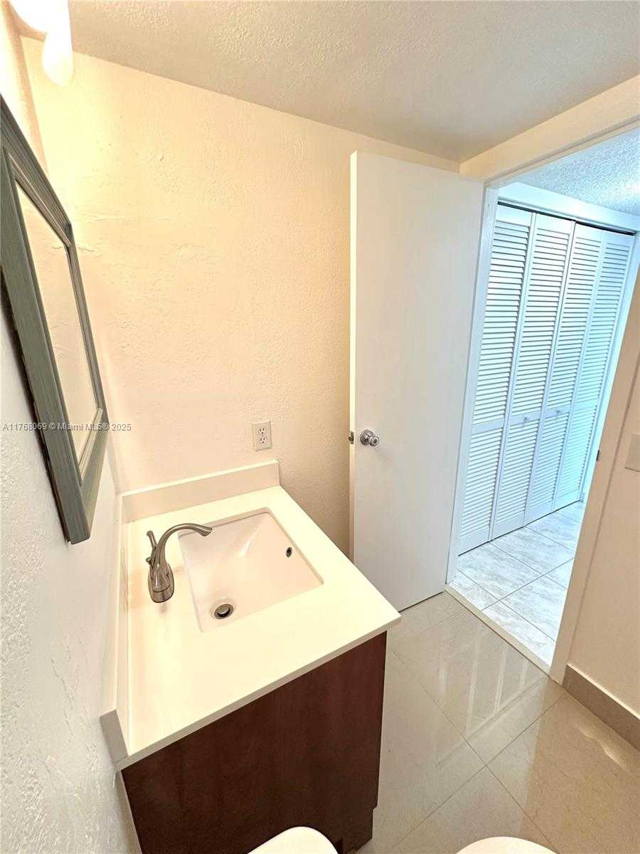 Small Image of 8300 SANDS POINT BLVD #K306, Tamarac Number 36