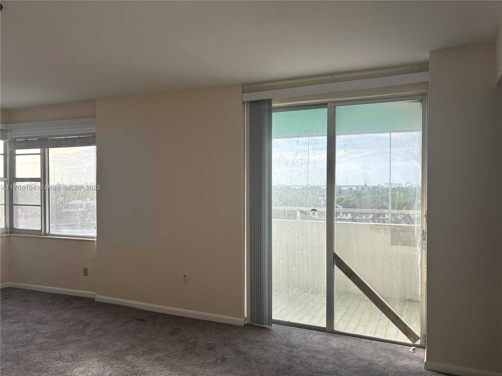 Small Image of 5255 COLLINS AVE #6J, Miami Beach Number 10