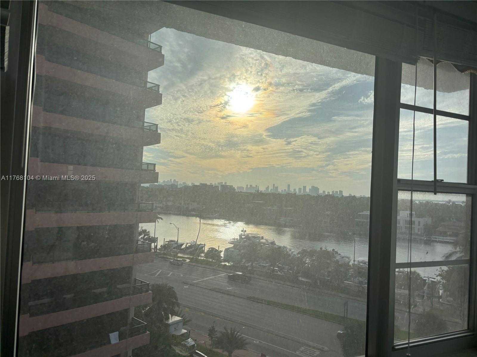 Small Image of 5255 COLLINS AVE #6J, Miami Beach Number 2