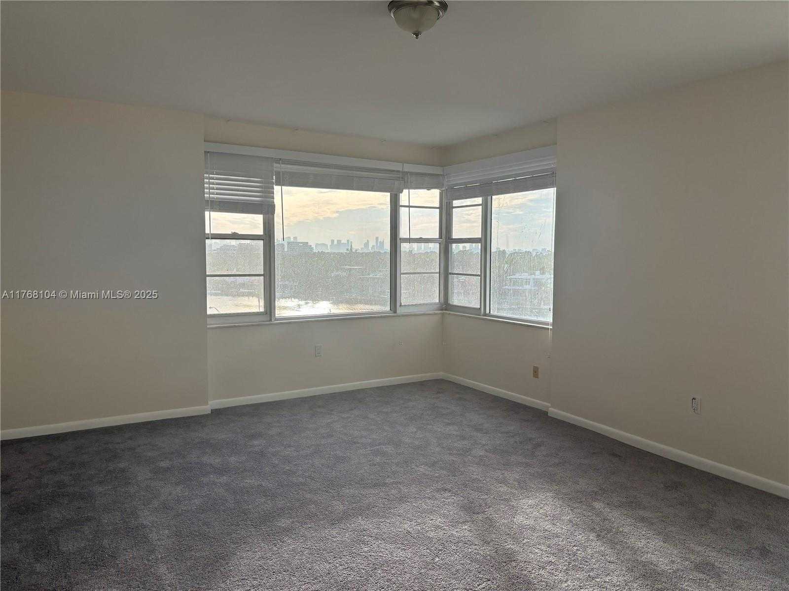 Small Image of 5255 COLLINS AVE #6J, Miami Beach Number 8