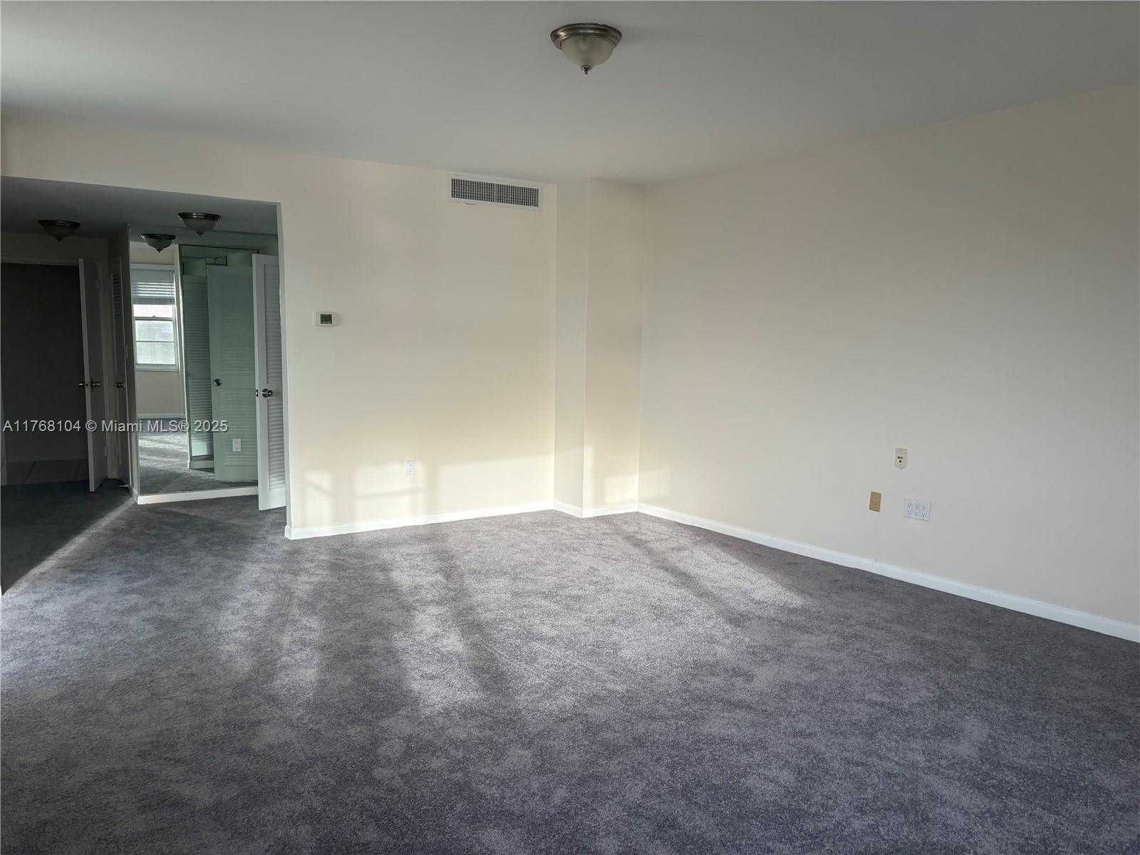 Small Image of 5255 COLLINS AVE #6J, Miami Beach Number 9