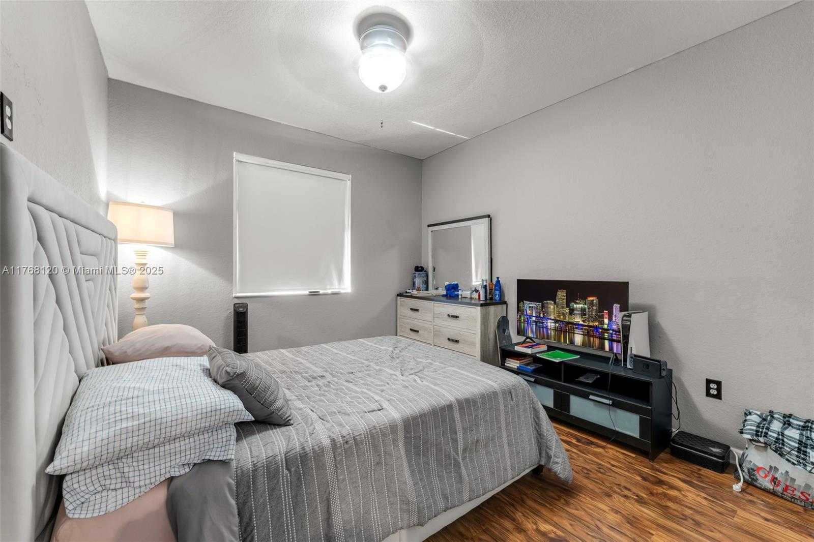Small Image of 12965 SOUTH WEST 133RD TER, Miami Number 18
