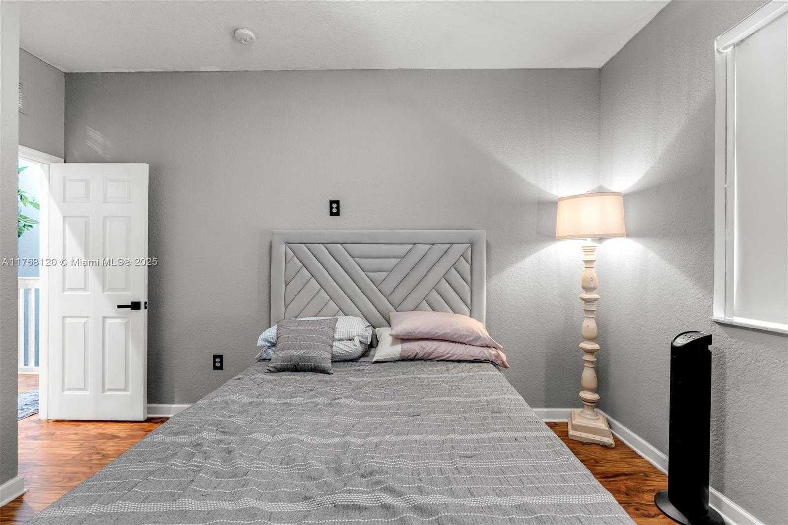 Small Image of 12965 SOUTH WEST 133RD TER, Miami Number 19