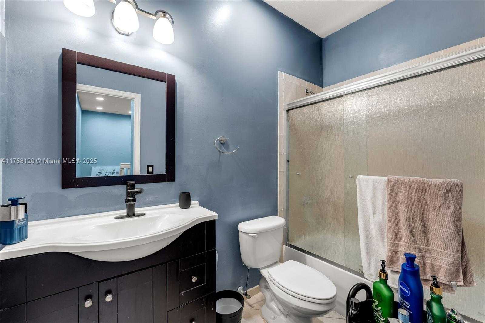 Small Image of 12965 SOUTH WEST 133RD TER, Miami Number 21