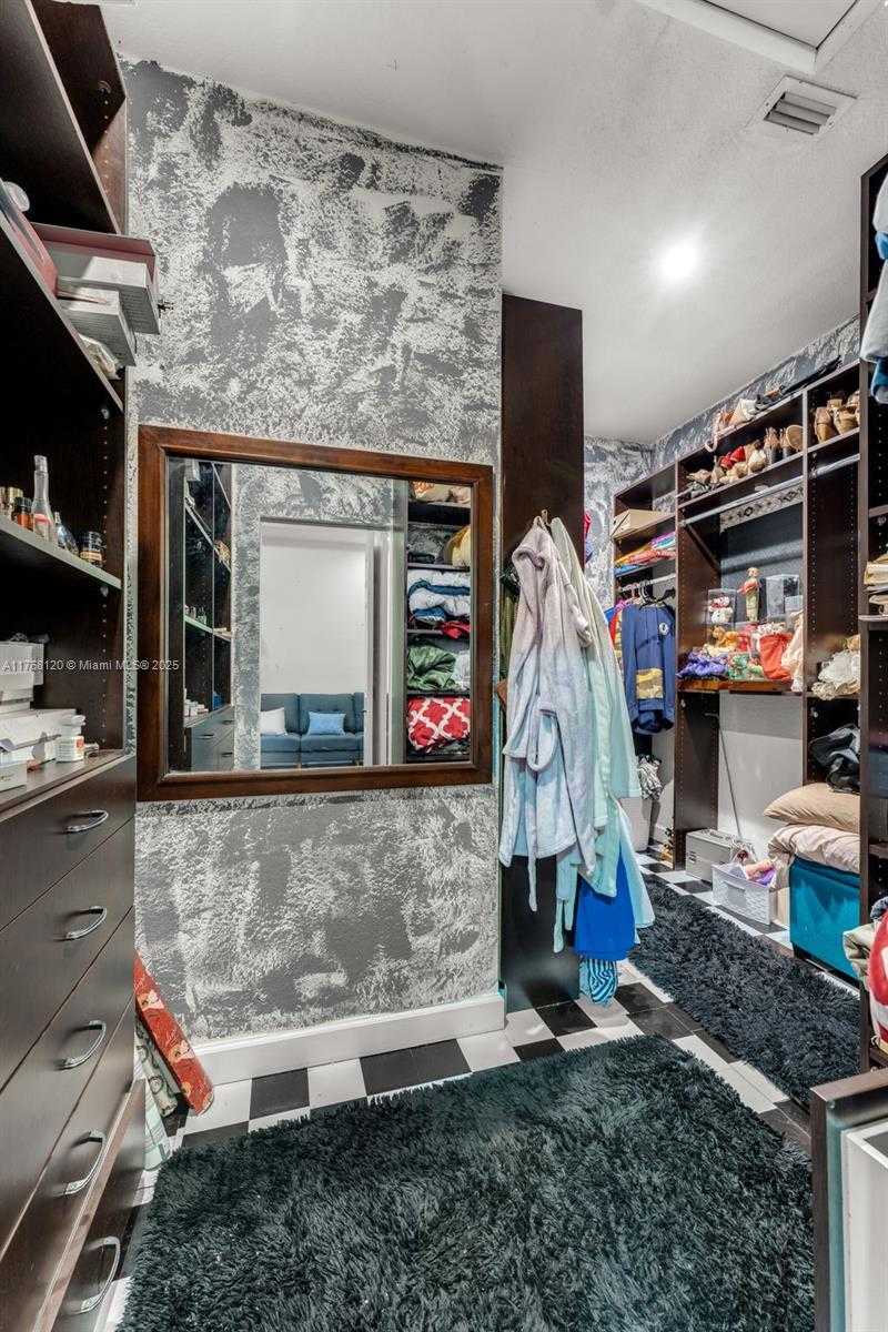 Small Image of 12965 SOUTH WEST 133RD TER, Miami Number 25