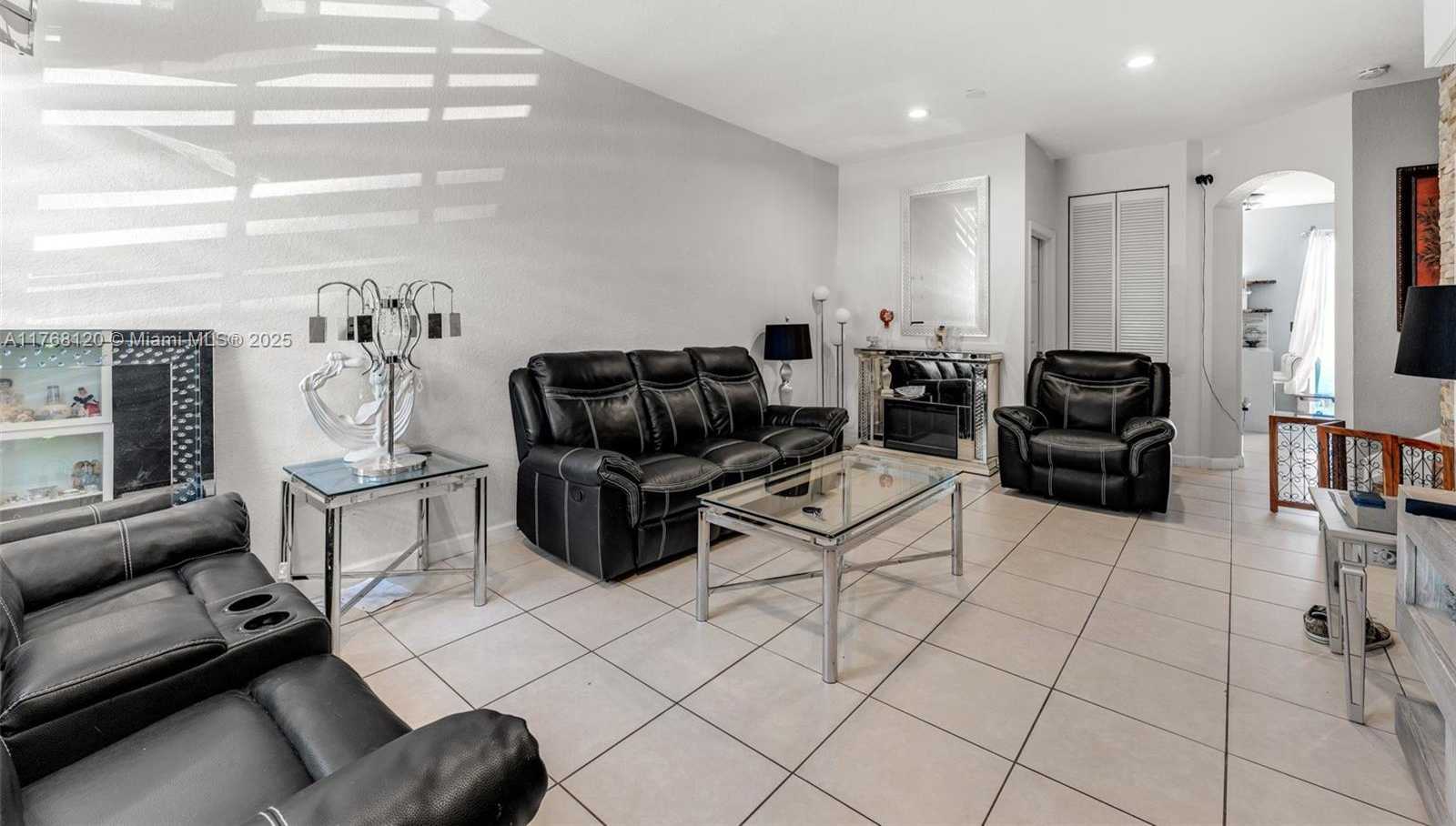 Small Image of 12965 SOUTH WEST 133RD TER, Miami Number 7