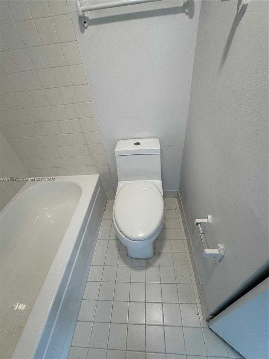Small Image of 2011 SOUTH EAST 27TH DR #102-B, Homestead Number 27