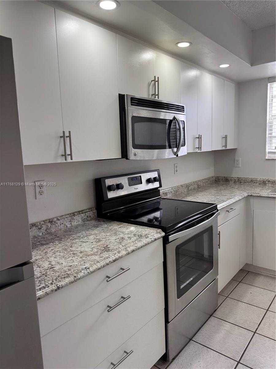 Small Image of 2011 SOUTH EAST 27TH DR #102-B, Homestead Number 33