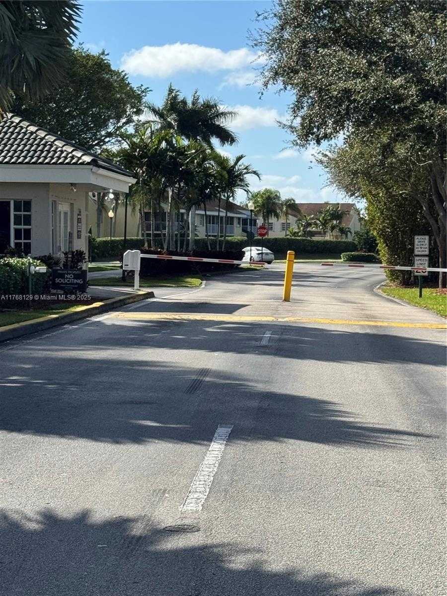 Small Image of 2011 SOUTH EAST 27TH DR #102-B, Homestead Number 4