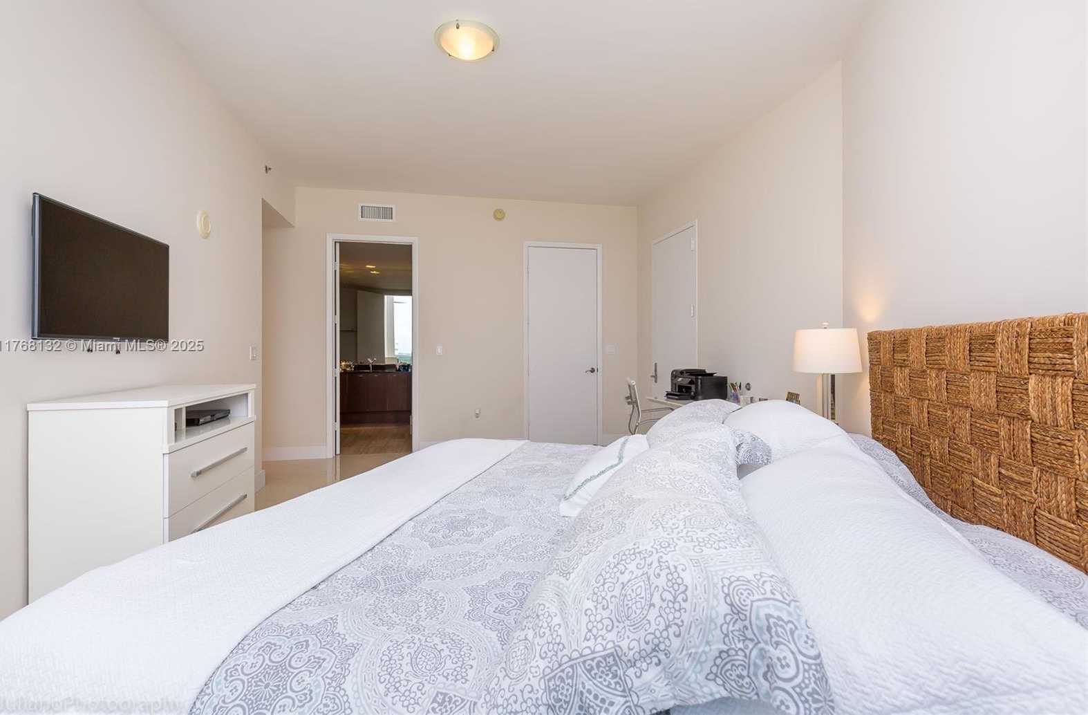 Small Image of 15811 COLLINS AVE #1105, Sunny Isles Beach Number 4