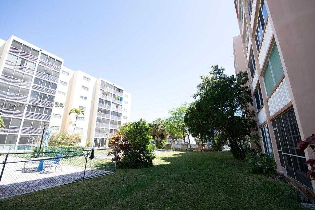 Small Image of 301 NORTH EAST 14TH AVE #607, Hallandale Beach Number 19