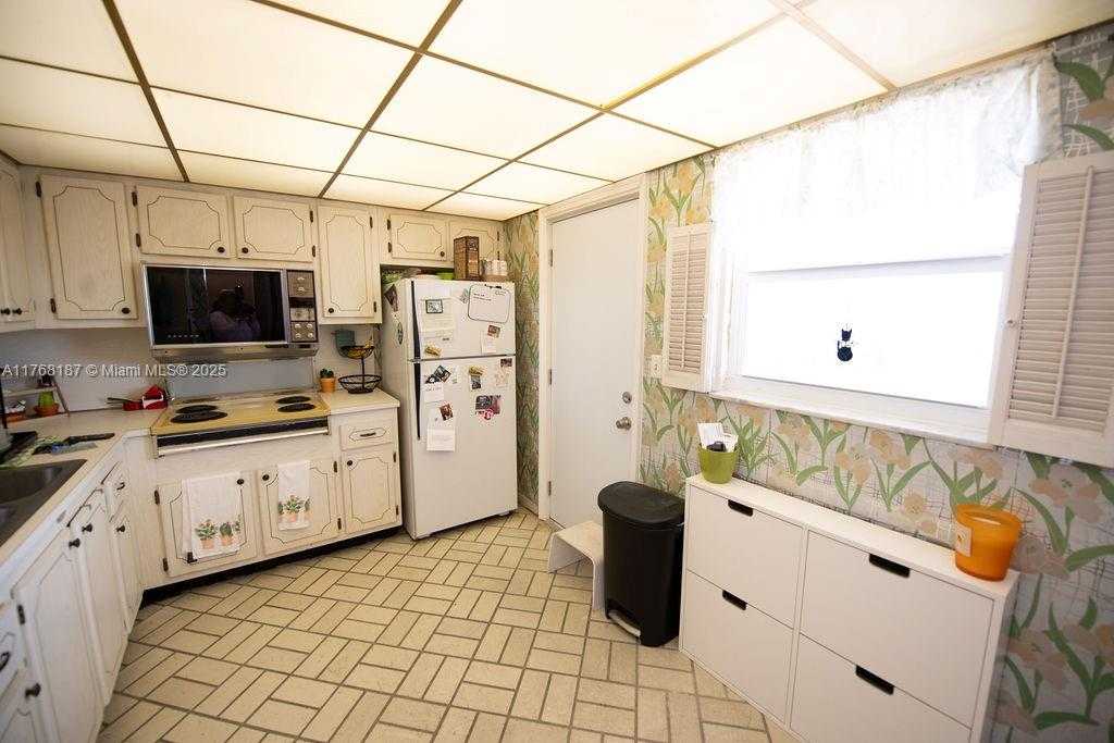 Small Image of 301 NORTH EAST 14TH AVE #607, Hallandale Beach Number 2