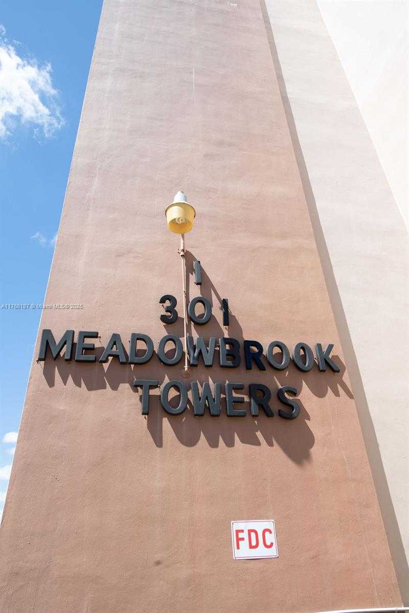 Small Image of 301 NORTH EAST 14TH AVE #607, Hallandale Beach Number 22