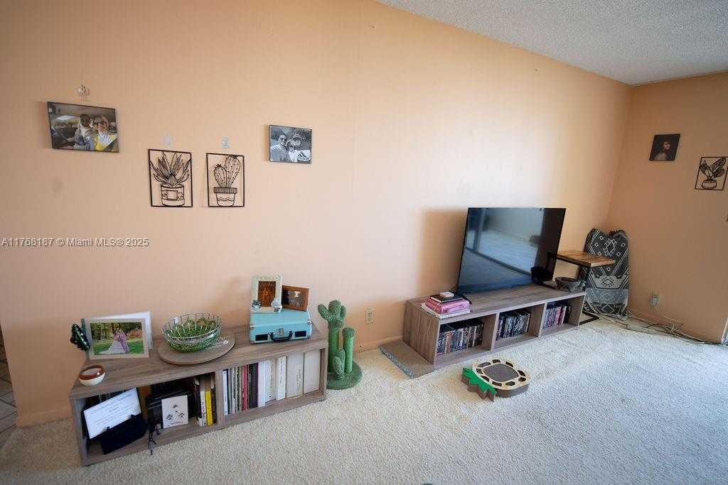 Small Image of 301 NORTH EAST 14TH AVE #607, Hallandale Beach Number 5